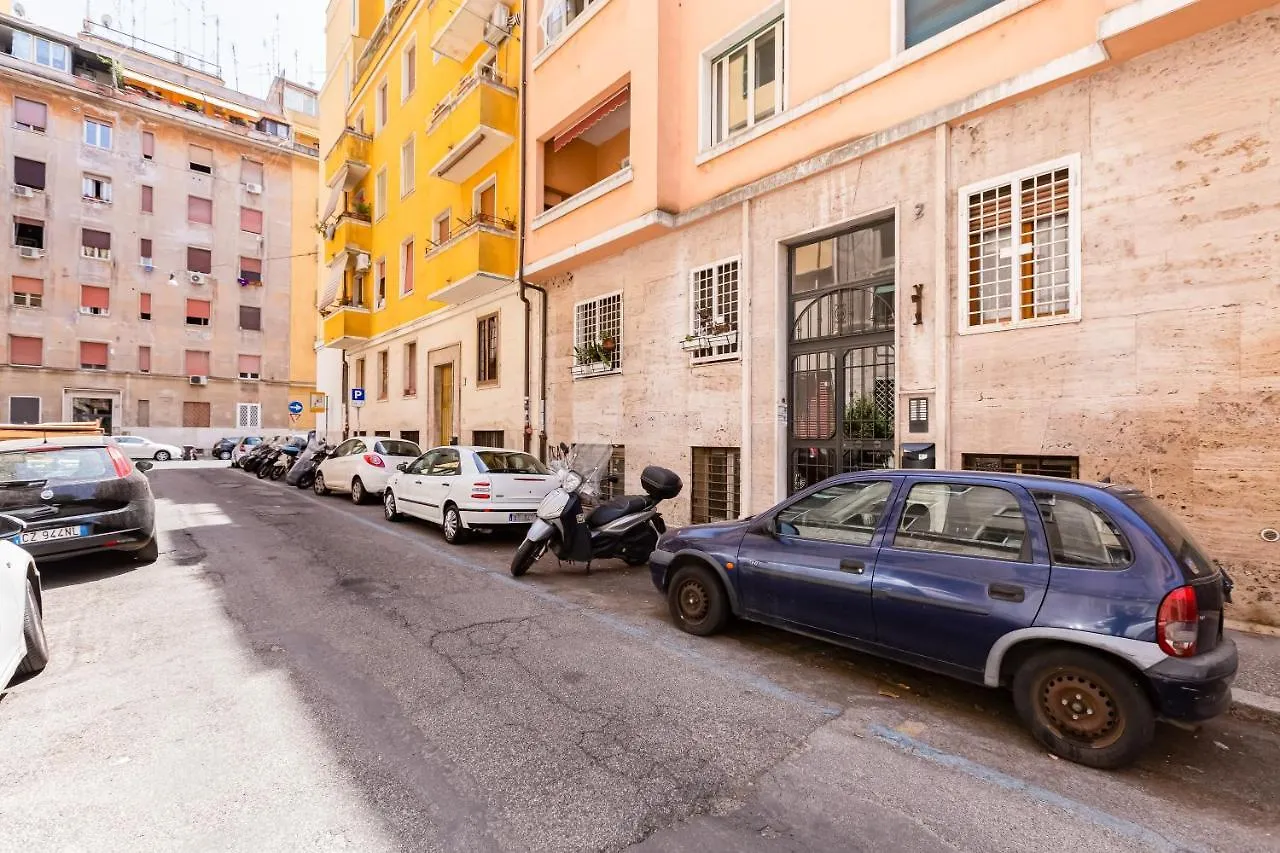 Bmga L The White Crown Apartment In Testaccio Rome