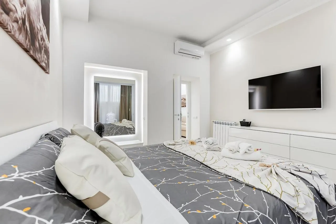 Bmga L The White Crown Apartment In Testaccio Rome