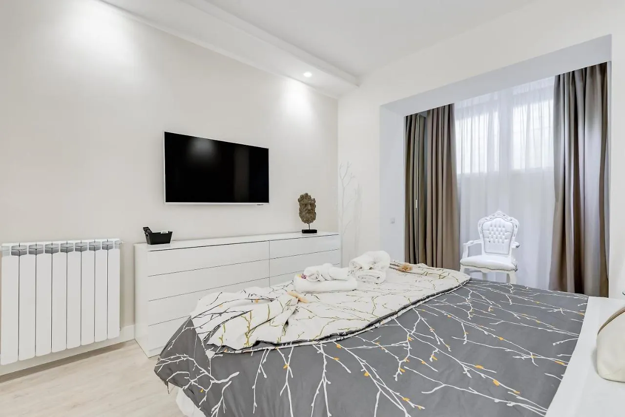 Bmga L The White Crown Apartment In Testaccio Rome